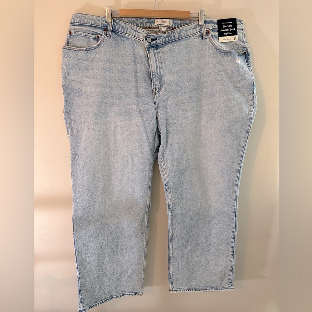 NWT Abercrombie & Fitch - The Relaxed Jean 24w SHORT